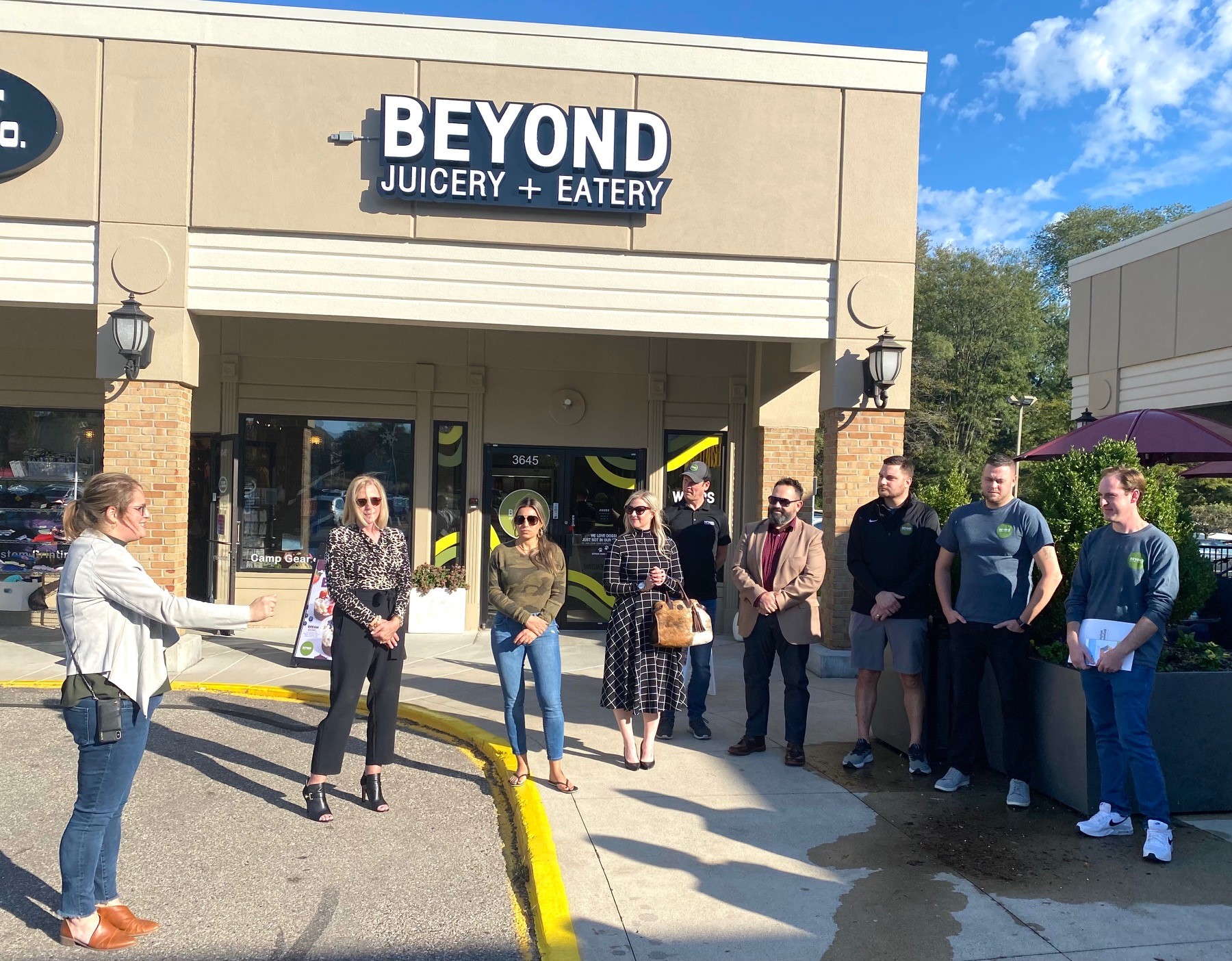 Beyond-Juicery-Eatery-Ribbon-Cutting-October-20-2021-4